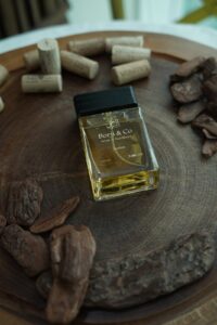Por que o perfume amadeirado continua sendo uma das melhores escolhas para os homens?